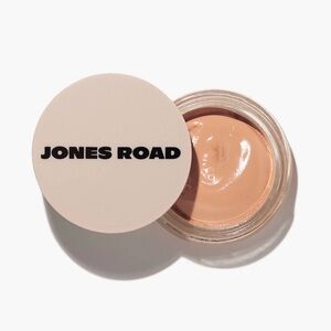 Jones Road Light What The Foundation